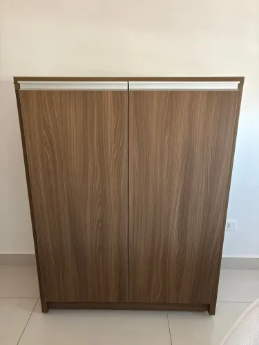 Armário 2 portas em Madeira/MDF