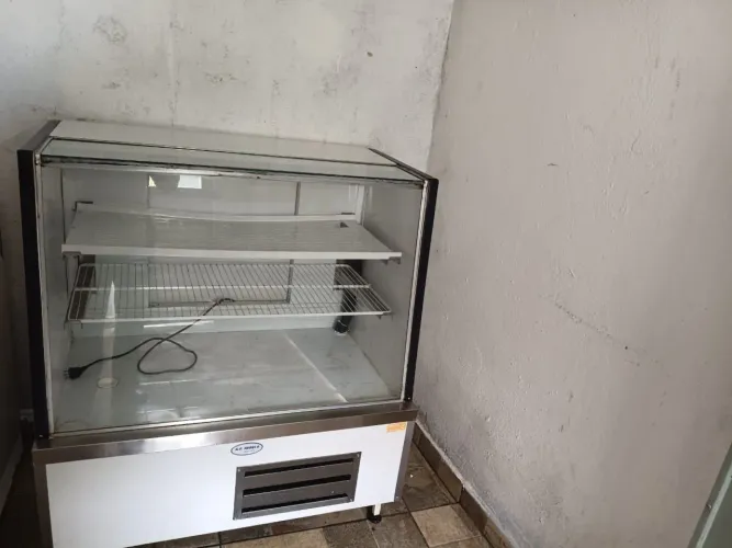 Geladeira expositora 220w