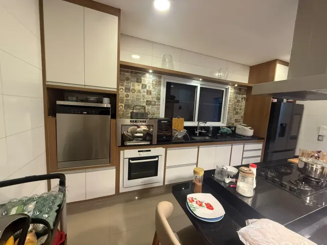 MÓVEL PLANEJADO COZINHA PARCIALMENTE DESMONTANDO