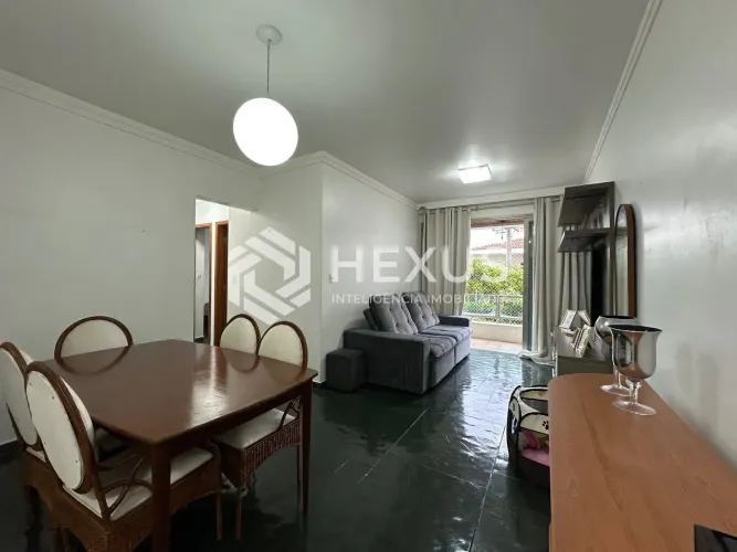 Apartamento com varanda a 450m da praia na Enseada, Guarujá