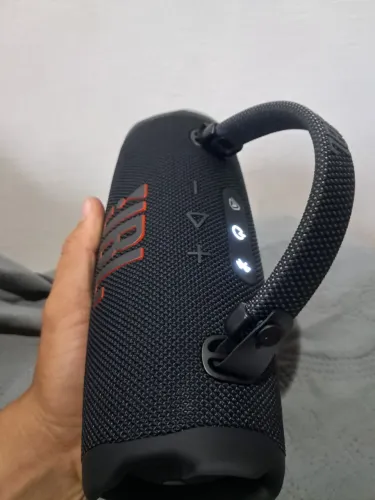Caixa de Som JBL charge 6, 2 meses de uso, faço entrega gratuita aqui pelas redondezas.