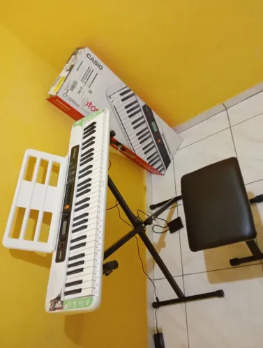 Casio CT-S200 (Casiotone) com Kit Completo. 