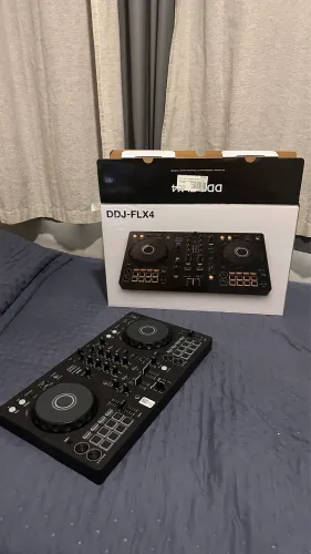 Mesa de DJ FLX4