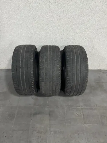 3 Pneus Michellin 225 45 17 ótimos 