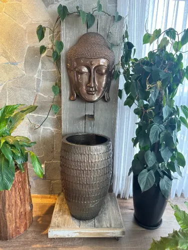 Fonte de Bali com Buda