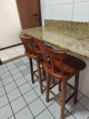 Banquetas Altas de Madeira com Encosto