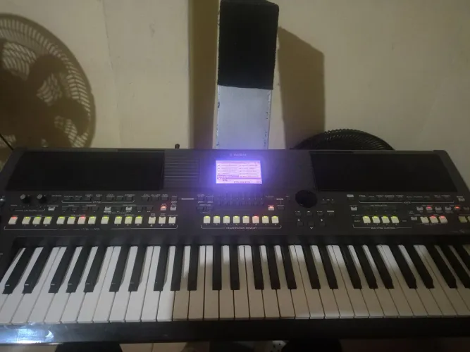 Vendo ou troco por algo do meu interesse teclado 670 todo programado pronto para fazer a