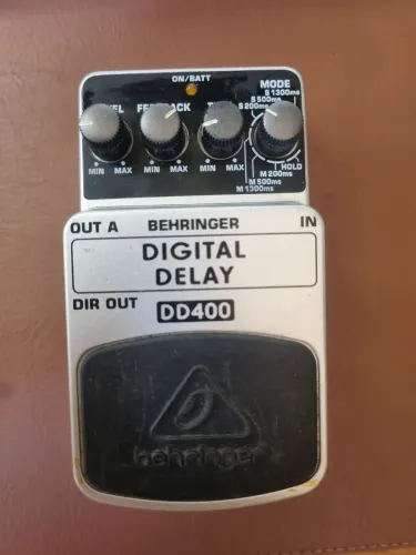 Digital Delay DD400 Behringer - Pedal Guitarra