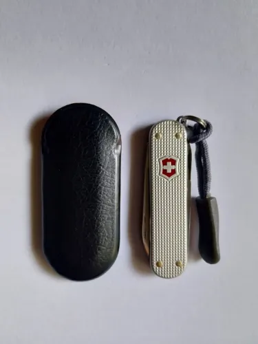 Canivete Victorinox Classic Sd Alox 5 Funções