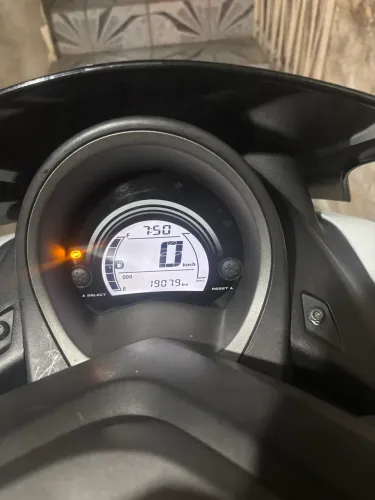 NMax 160/ 2019 ( $13 mil ) - KM 19mil