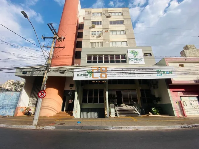 Sala comercial para alugar no Edifício Walter Bittar, Setor Central, em Goiânia-GO