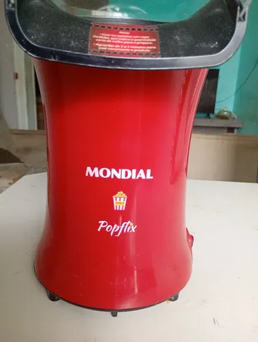 Pipoqueira semi nova funcionando mais com problema