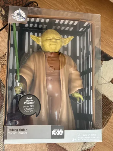Brinquedo Star Wars Yoda boneco que fala! 