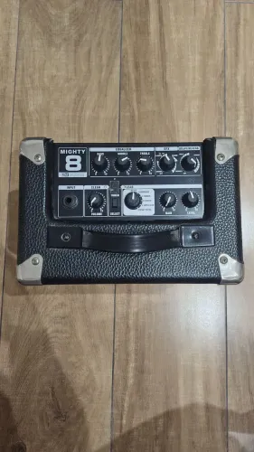 Amplificador "Mighty 8