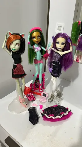 Lote Monster High Com acessórios