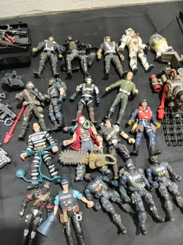 Lote Chap Mei Police vs Bad Guyz + ction Figures Antigos - Bonecos, Moto, Helicóptero e Ac