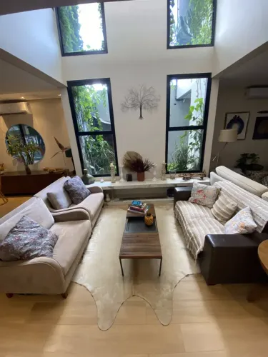 Casa para venda tem 322 metros quadrados com 3 quartos em Jardim Azaléia - Maringá - Paran