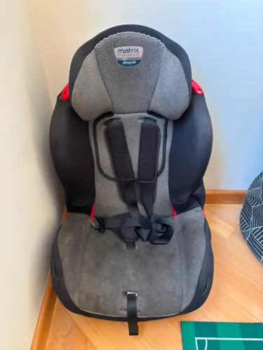 Cadeirão de bebê para carro