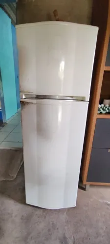 Geladeira usada mas funcionando perfeitamente