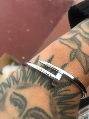 Bracelete prego de luxo 