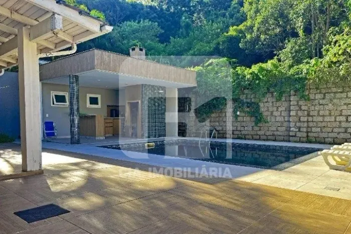 Casa de 4 dormitórios na Praia Mole