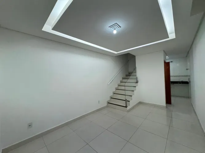 Sobrado com 2 dormitórios para alugar, 50 m² por R$ 2.400,01/mês - Vilamar - Praia Grande/