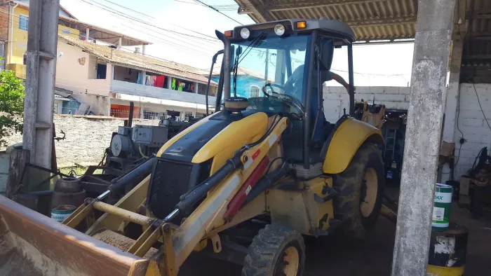 Retroescavadeira b90b 2013