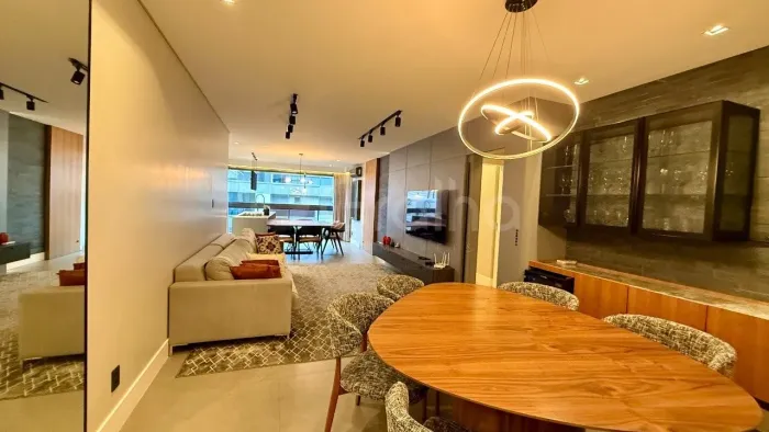 Apartamento para Venda em Florianópolis, Jurerê, 3 dormitórios, 3 suítes, 4 banheiros, 2 v