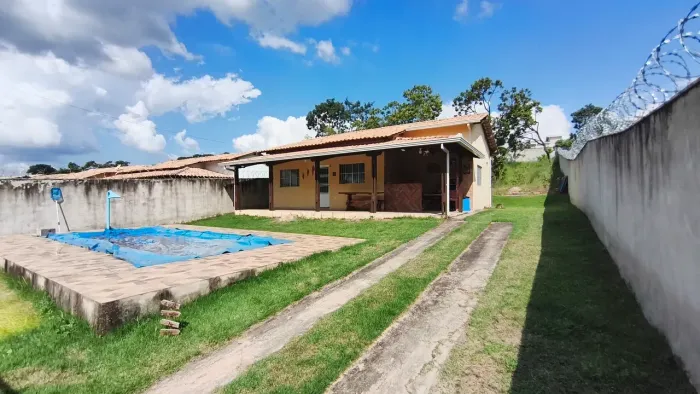 Lindo sítio em ésmeraldas.
