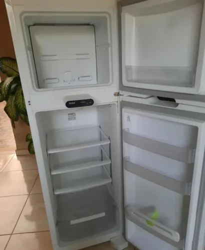 Vendo uma geladeira top