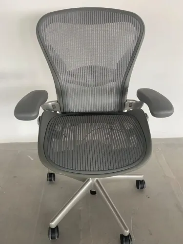 Cadeira Herman Miller AERON Clássica Tam.C cor TITANIUM