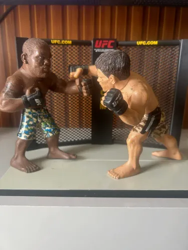 Bonecos UFC Round 5 Rampage Jackson e Forrest Griffin