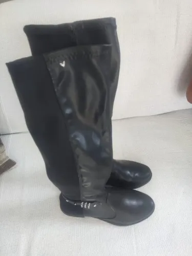Vendo uma BOTA cano alto