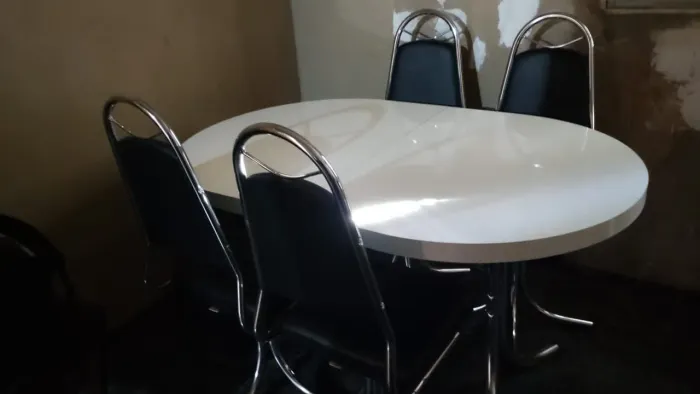 Vende-se Jogo de Mesa