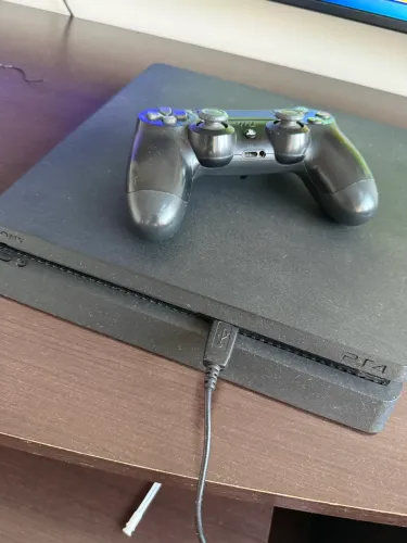 VENDO PS4 SLIM 500GB + MANETE