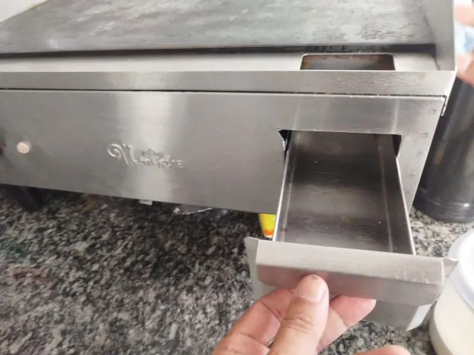 Vende se uma chapa elétrica