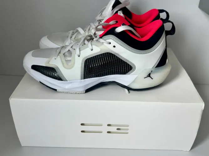 Nike Air Jordan XXXVII 37 Low