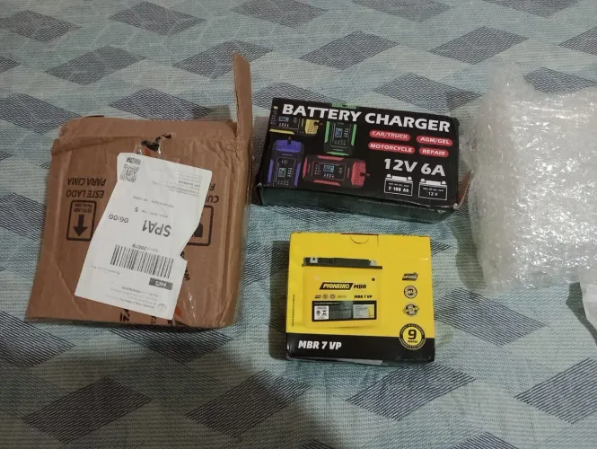 Vendo carregador de bateria de moto carro e uma bateria de moto!!!!!!