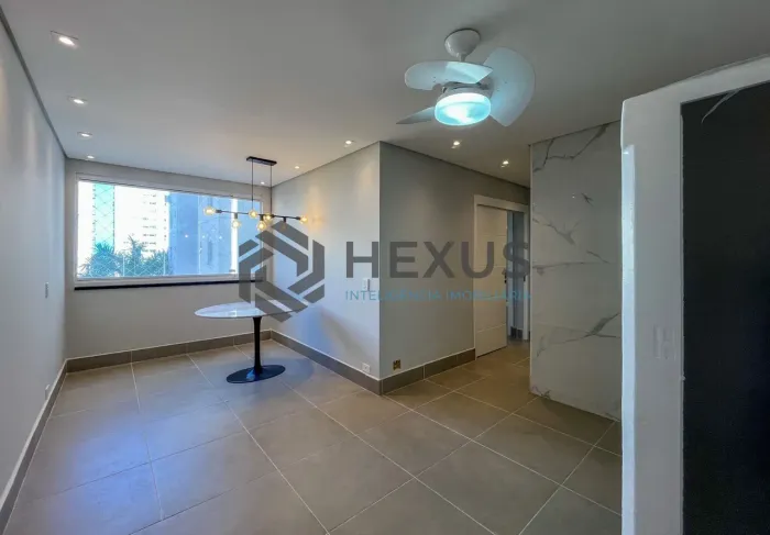 Apartamento reformado com varanda vista mar e lazer nas Pitangueiras, Guarujá