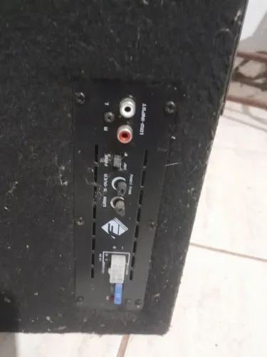 Caixa amplificada para carro