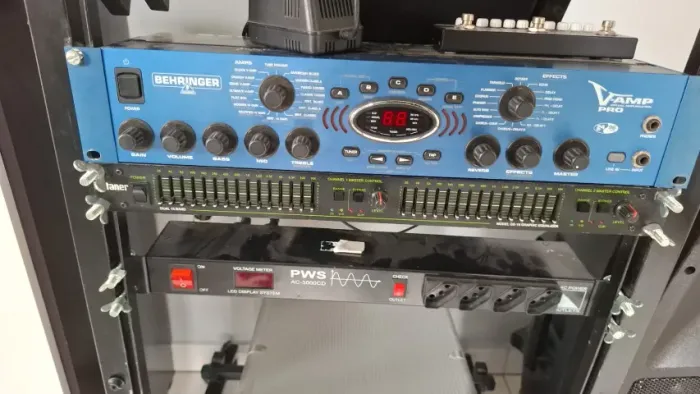 RACK DE EFEITOS PARA GUITARRA