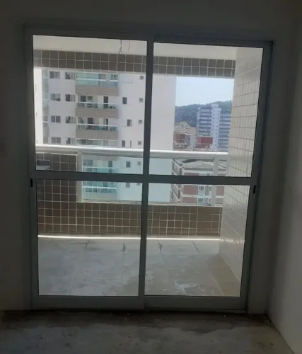 Porta balcão 1.80 largura por 2.10 de altura