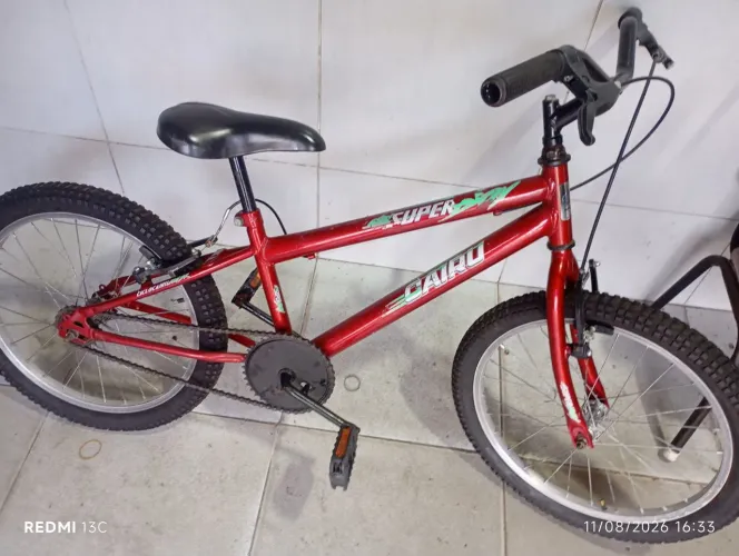 Bike aro 20 Cross semi oval sem detalhes pouco tempo de uso