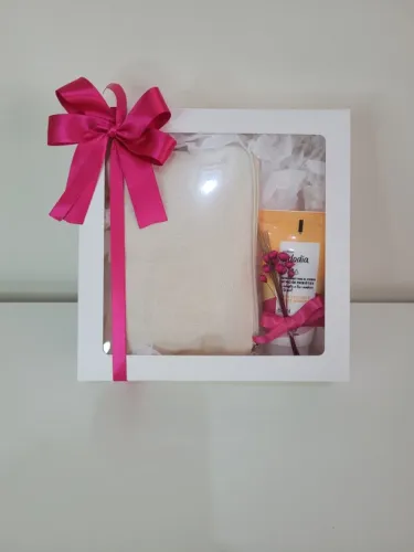 Presente a pronta entrega com hidratante Natura. Aniversário. Cestas de Presentes.