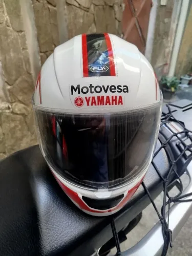 Capacete usado poucas vezes bem conservado novinho
