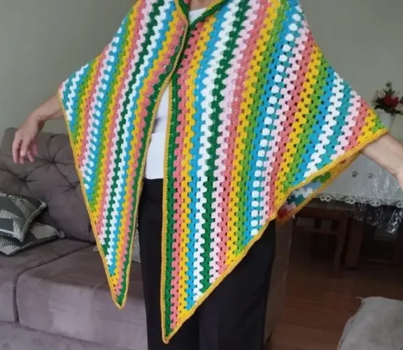 Chale feito a mão em crochê grande