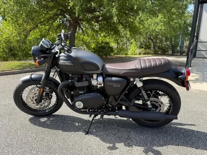 Triumph Bonneville T120 Black Stealth Edition.