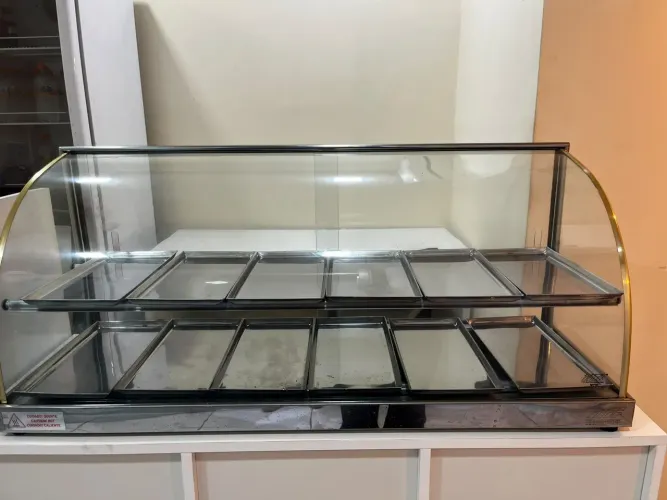 ESTUFA QUENTE OU NATURAL COM 12 BANDEJAS  ALTURA 0,40 LARGURA 0,32 COMPRIMENTO 0,92
