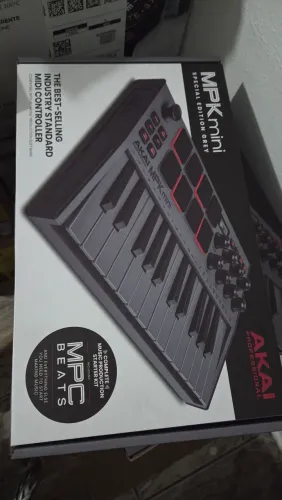 (Lacrado) Teclado Controlador Akai Professional MPK Mini MK3 Cinza