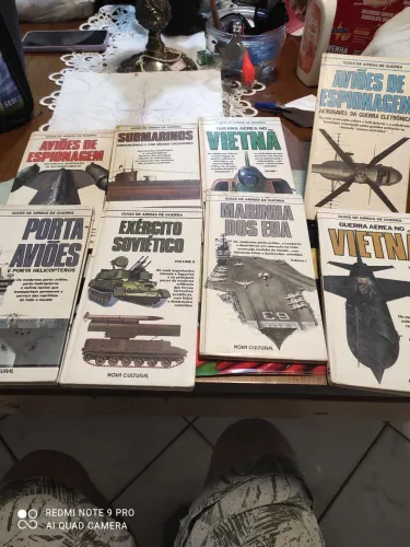 Livros antigos: Guias de Armas de Guerra. Leia: